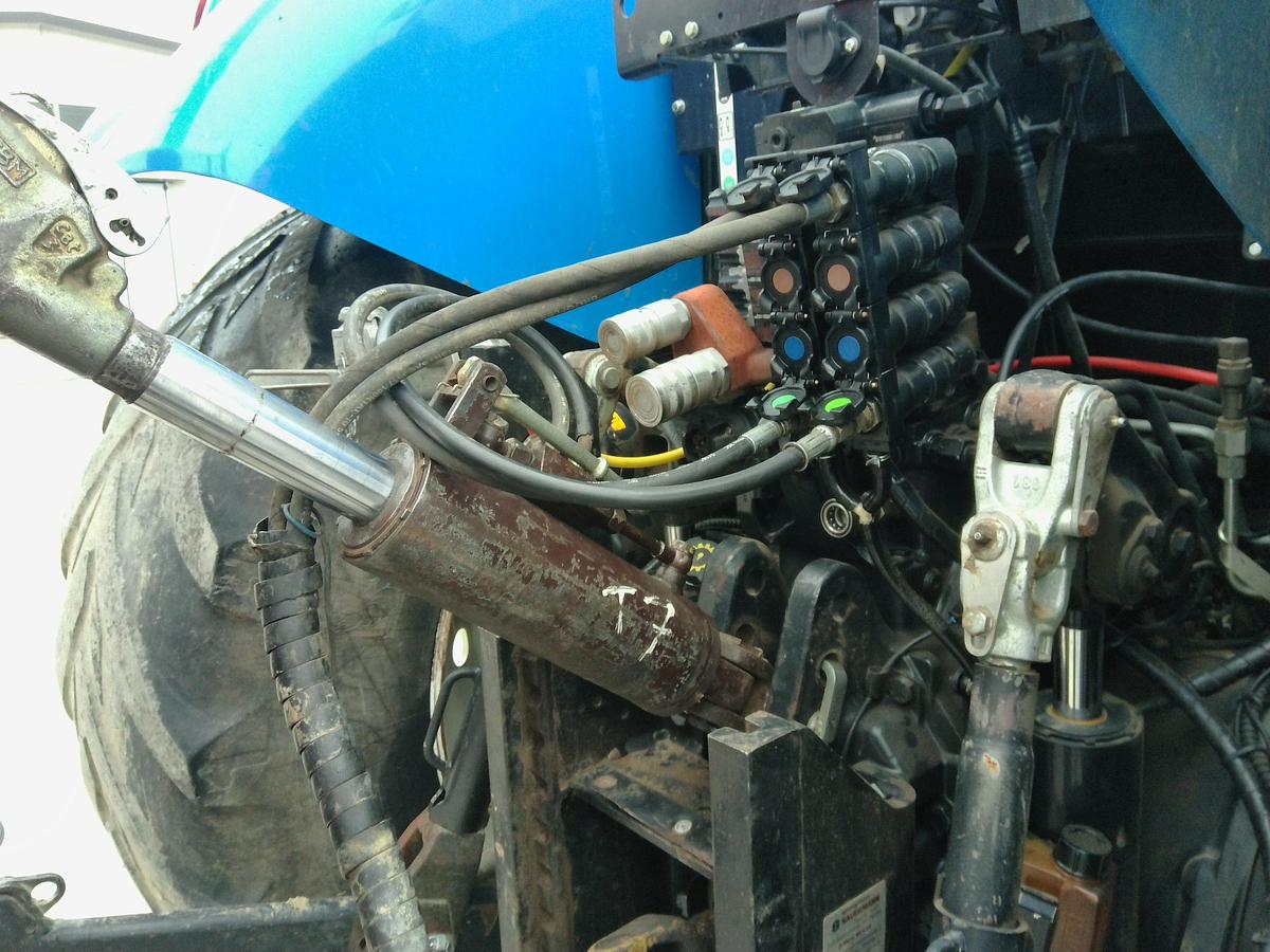 Usato TRATTORE NH T7 200 A.C. - TERZO PUNTO IDRAULICO