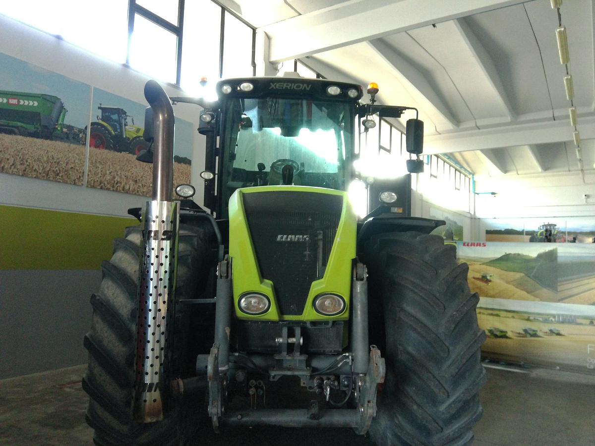 Usato TRATTORE CLAAS TIPO XERION 3800