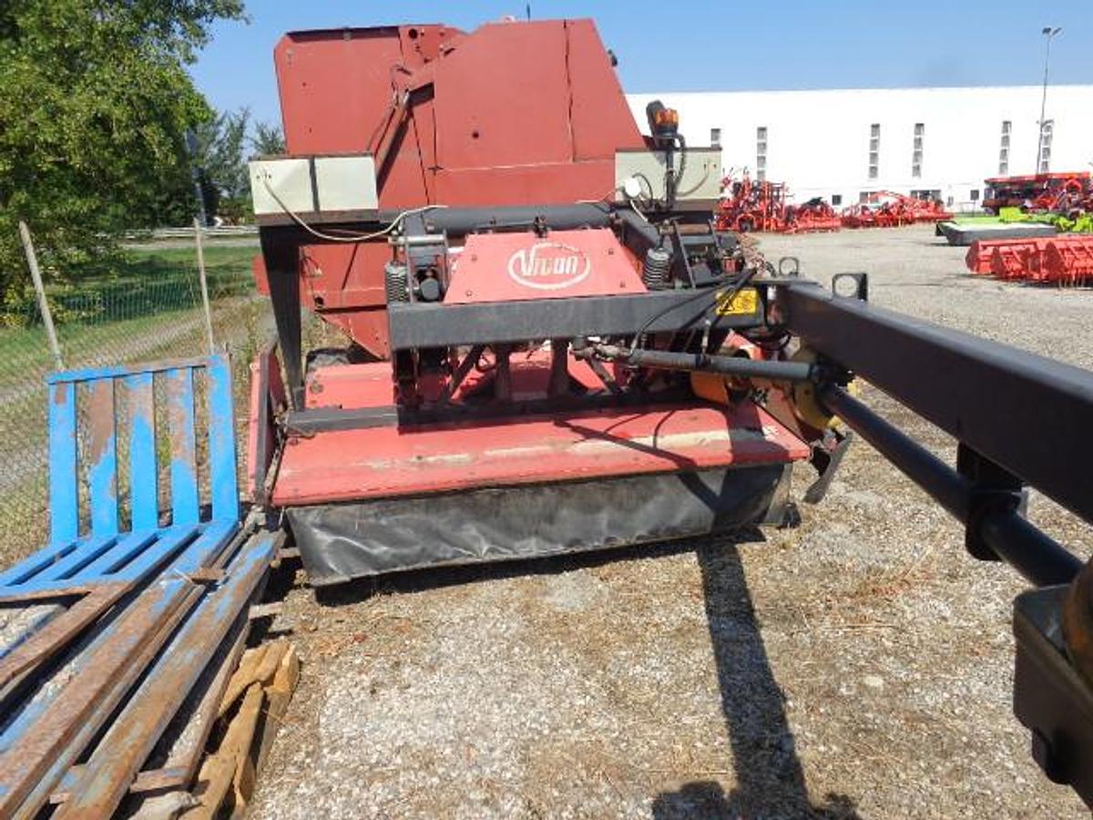 Usato FALCIACONDIZIONATRICE TRAINATA VICON DA 2.5 MT