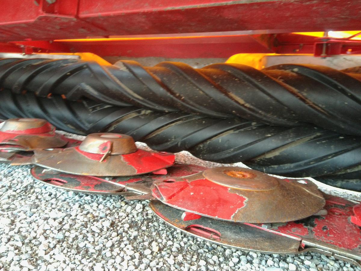 Usato FALCIACONDIZIONATRICE DOPPIA POSTERIORE POTTINGER MT 8