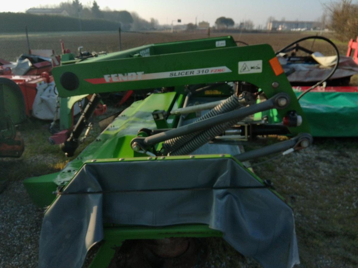 Usato FALCIACONDIZIONATRICE FENDT FRONTALE 3MT