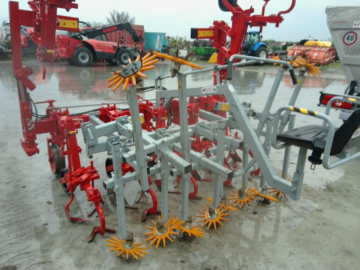 Usato SARCHIATRICE 6 FILE MOD. BIO CON CHIUSURA IDRAULICA