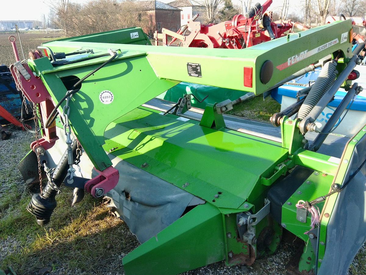 Usato FALCIACONDIZIONATRICE FENDT FRONTALE 3MT
