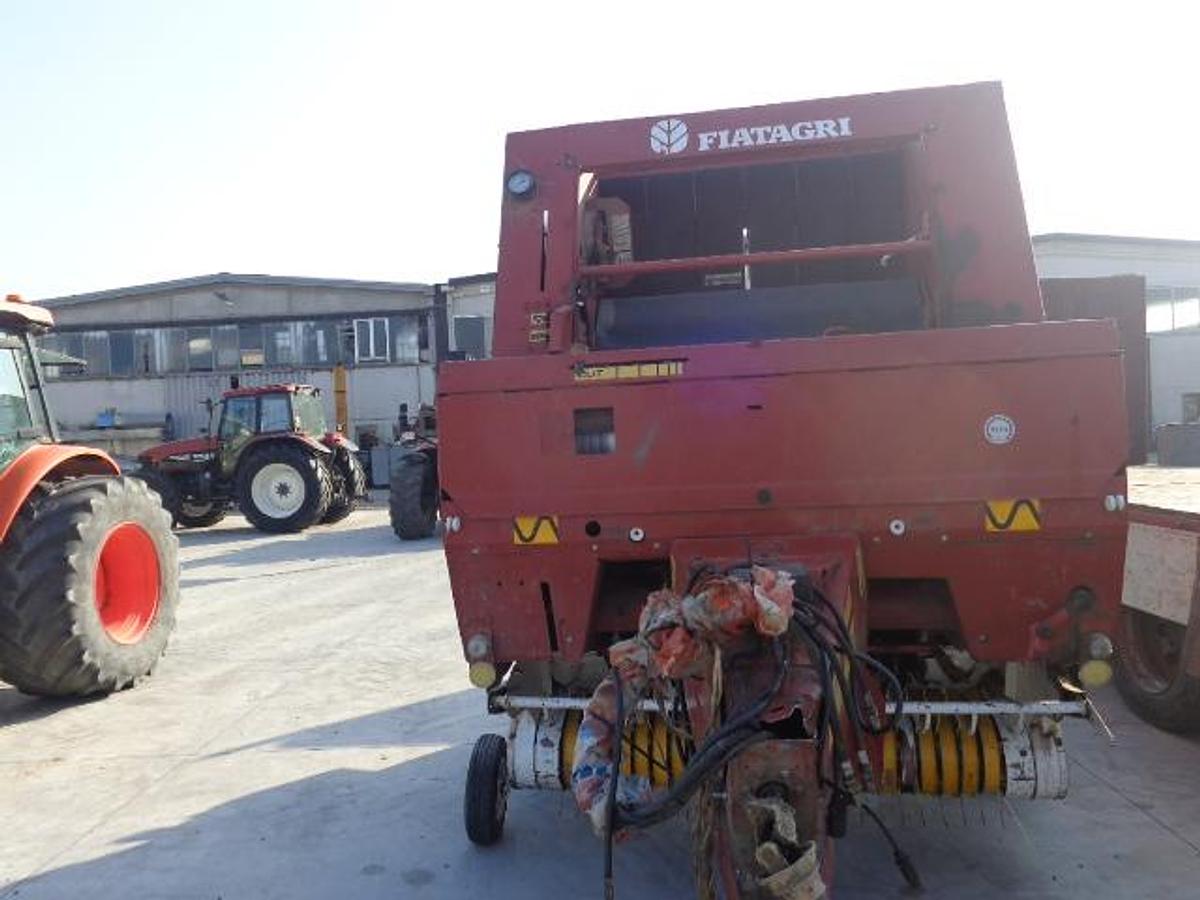 Usato ROTOPRESSA NEW HOLLAND 5880