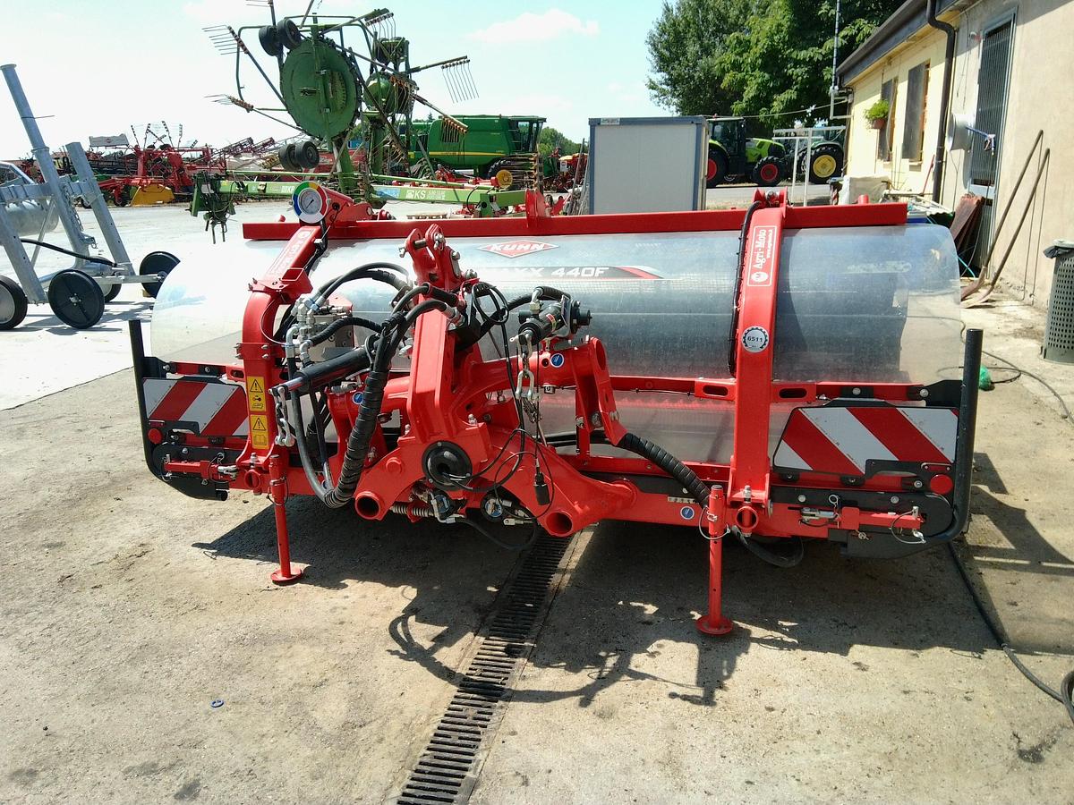 Usato ANDANATORE KUHN A TAPPETO MERGE MAX 440 F