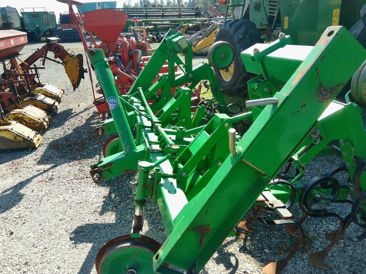 Usato SARCHIATORE SFOGGIA 4+2 CON MOLLE E RUOTE