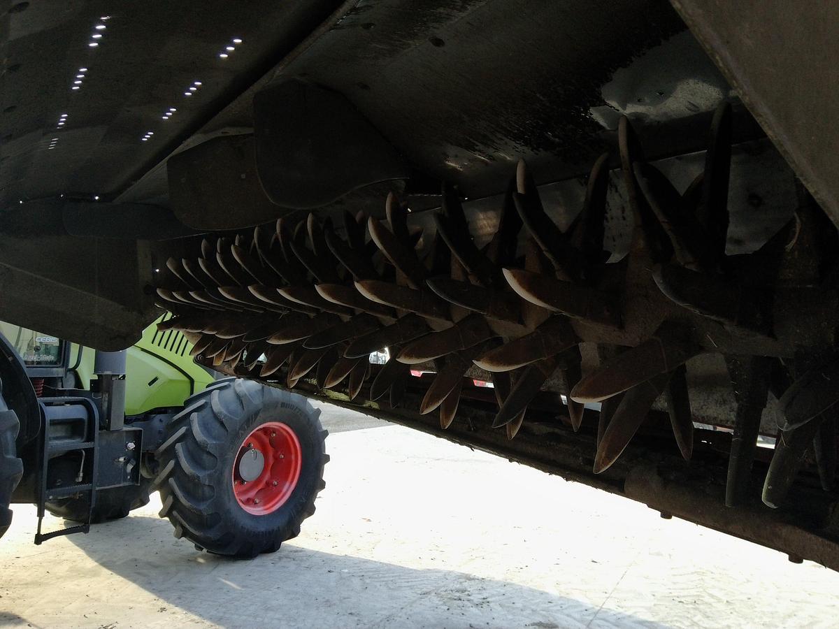 Usato FALCIATRICE POSTERIORE RETROVERSA UFO 560