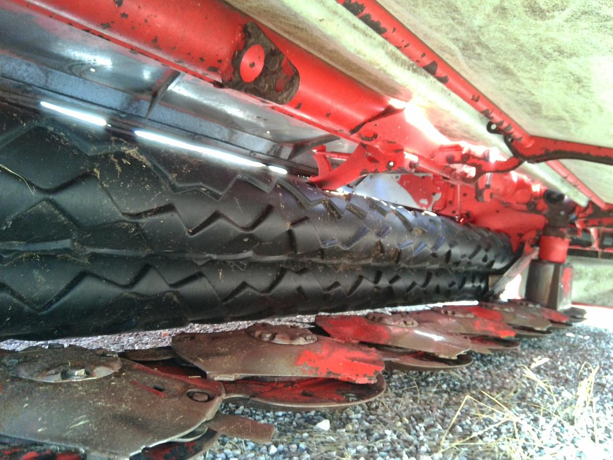 Usato FALCIACONDIZIONATRICE POSTERIORE KUHN 9530