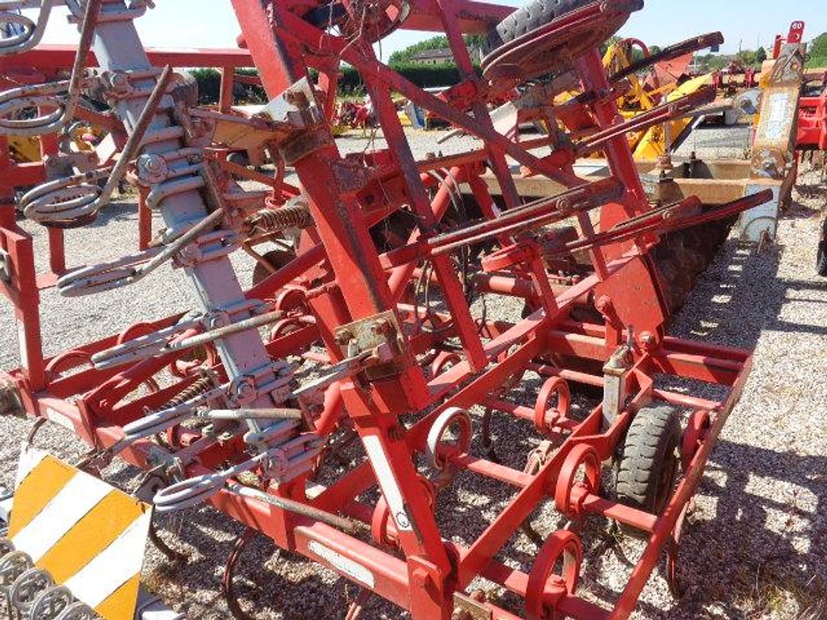 Usato VIBRO ROSSETTO 4.50 PIEGHEVOLE IDRAULICO CON STRIGLIATORE POSTERIORE.