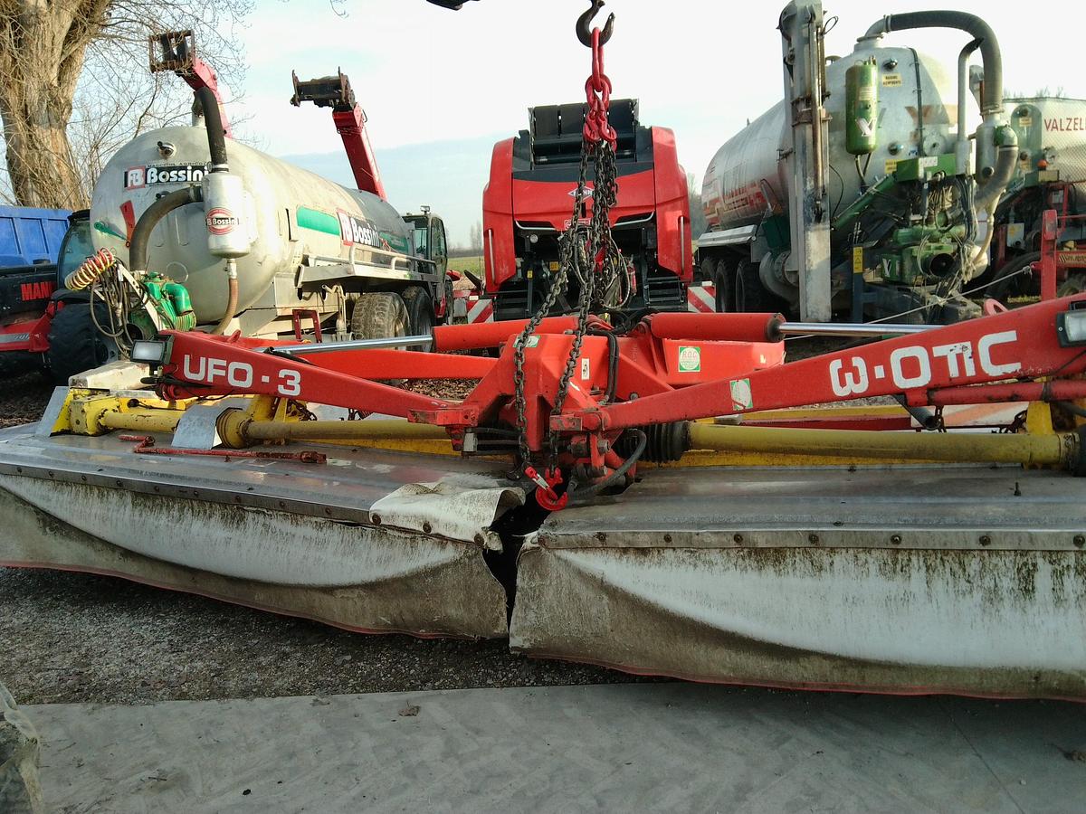 Usato FALCIATRICE POSTERIORE RETROVERSA UFO 560