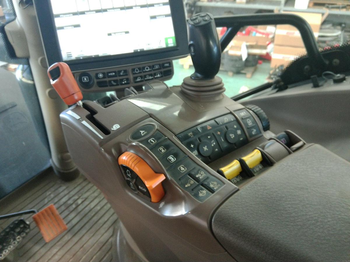 Usato TRATTORE JD MODELLO 6215 R