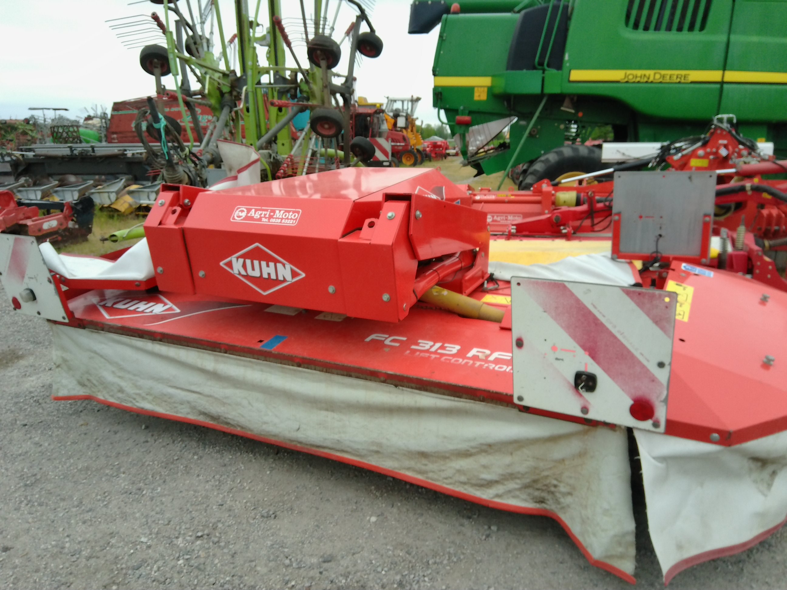 Usato FALCIACONDIZIONATRICE FRONTALE KUHN MOD.313