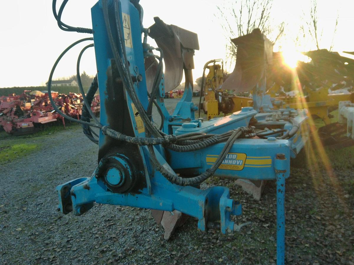 Usato ARATRO ANNOVI BIVOMERE