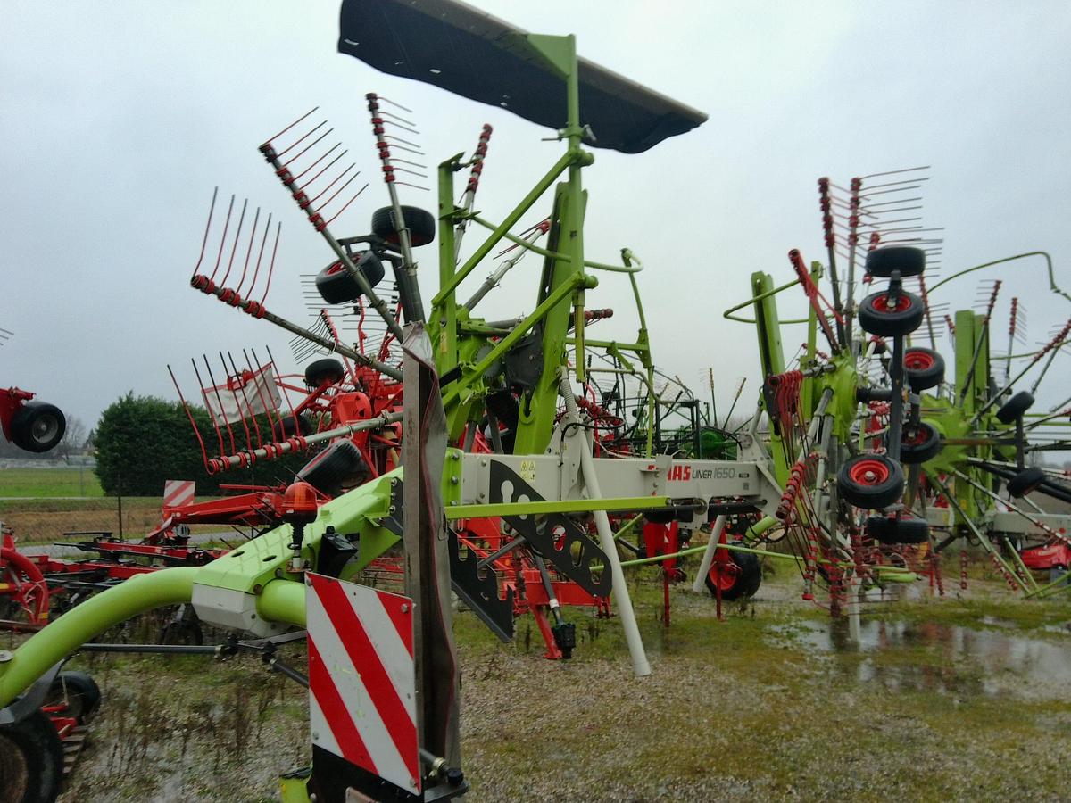 Usato RANGHINATORE CLAAS MOD.LINER 1650 TWIN CON CARDANO.