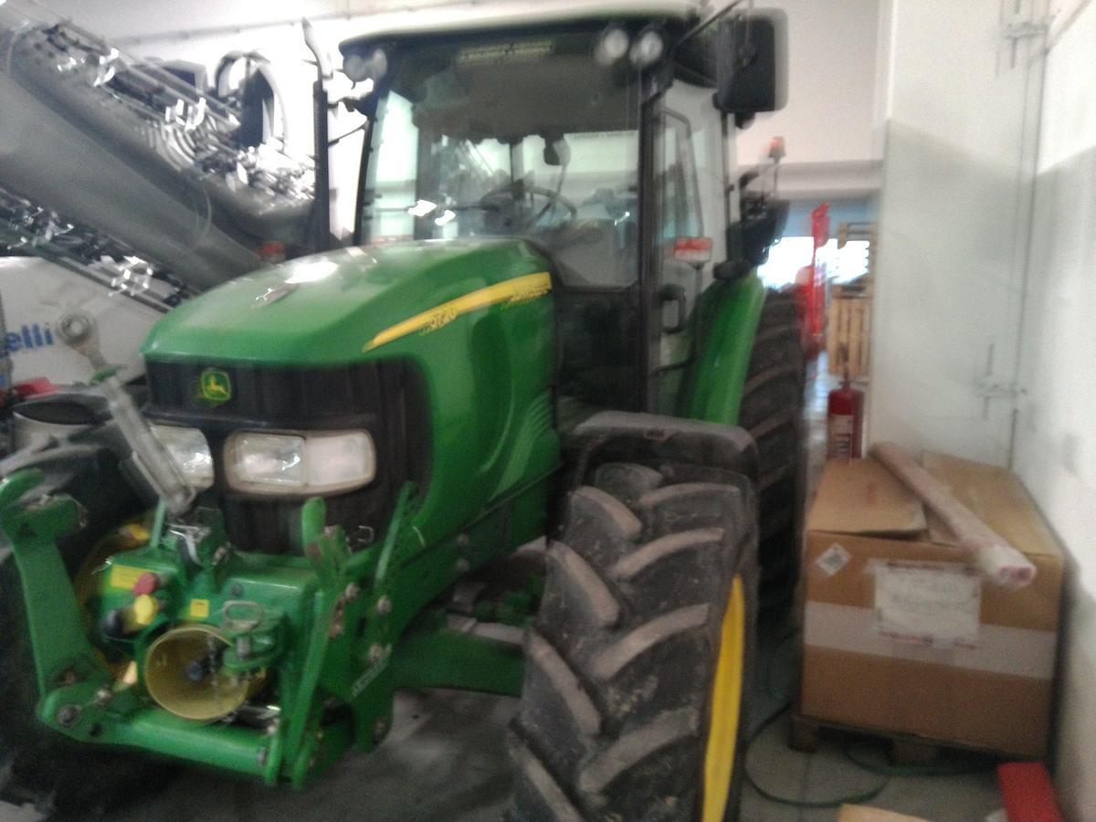 Usato TRATTORE JOHN DEERE MOD.5720