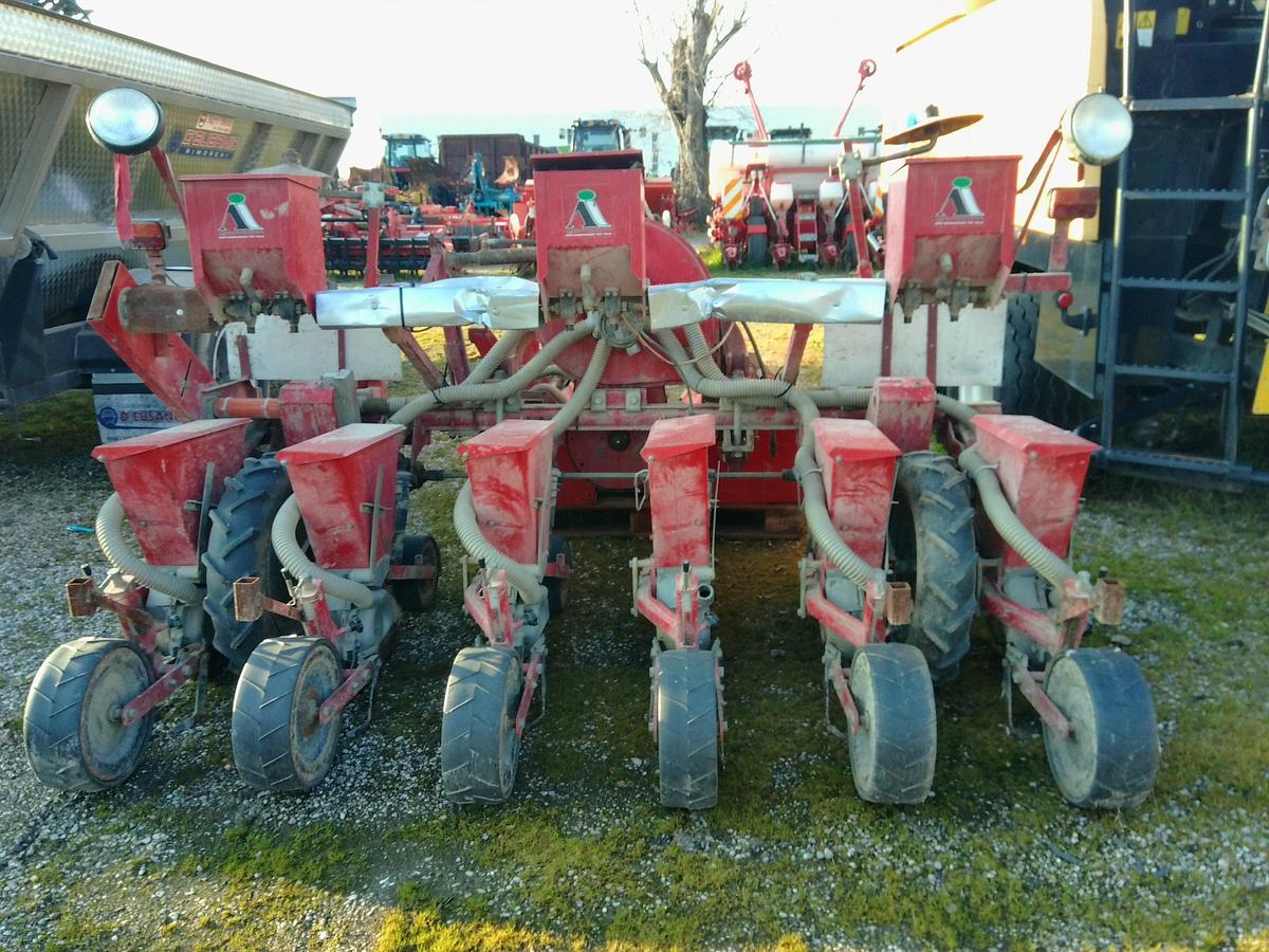 Usato SEMINATRICE AGRICOLA ITALIANA A 6 FILE - PUBBLICIZZARE DA SETT/25 RIF MAURO