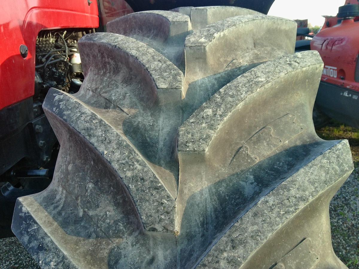 Usato TRATTORE MF 8240