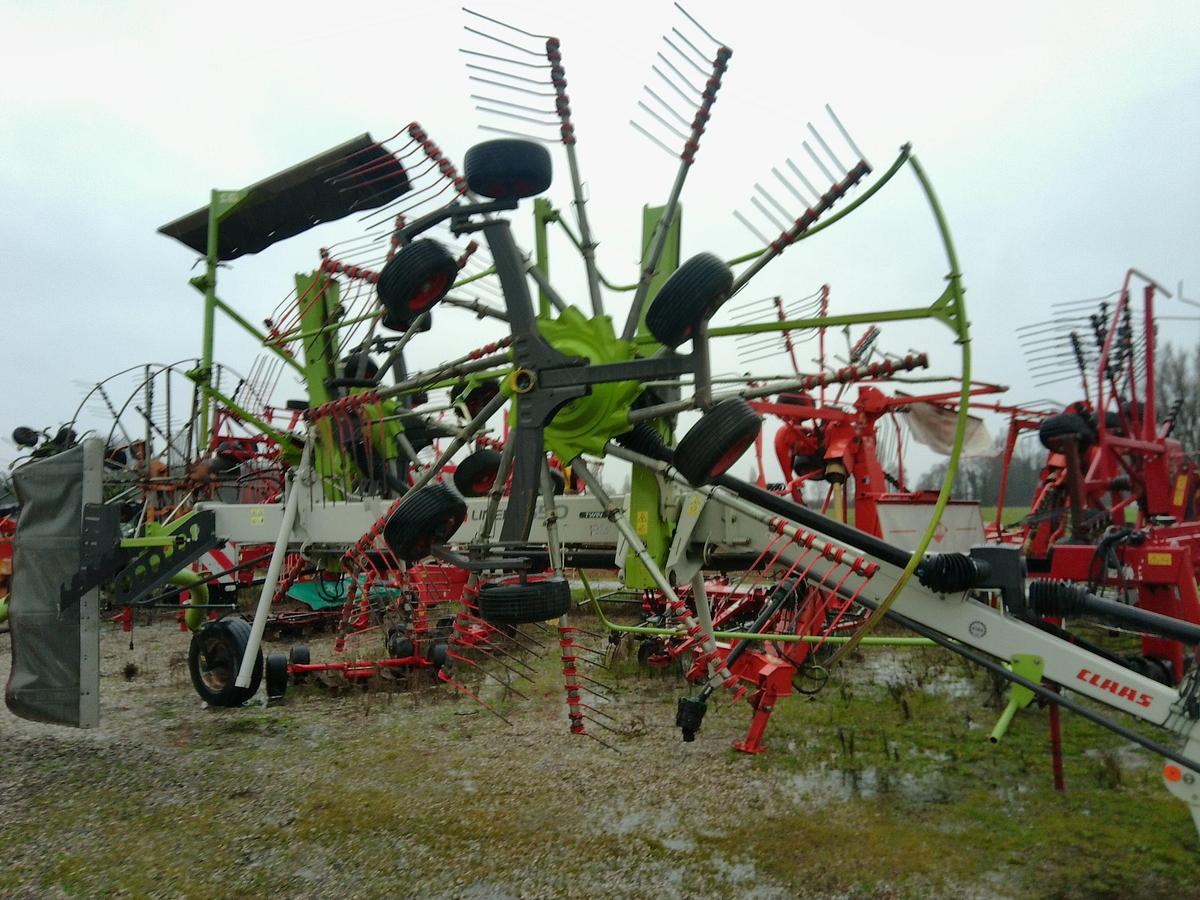 Usato RANGHINATORE CLAAS MOD.LINER 1650 TWIN CON CARDANO.