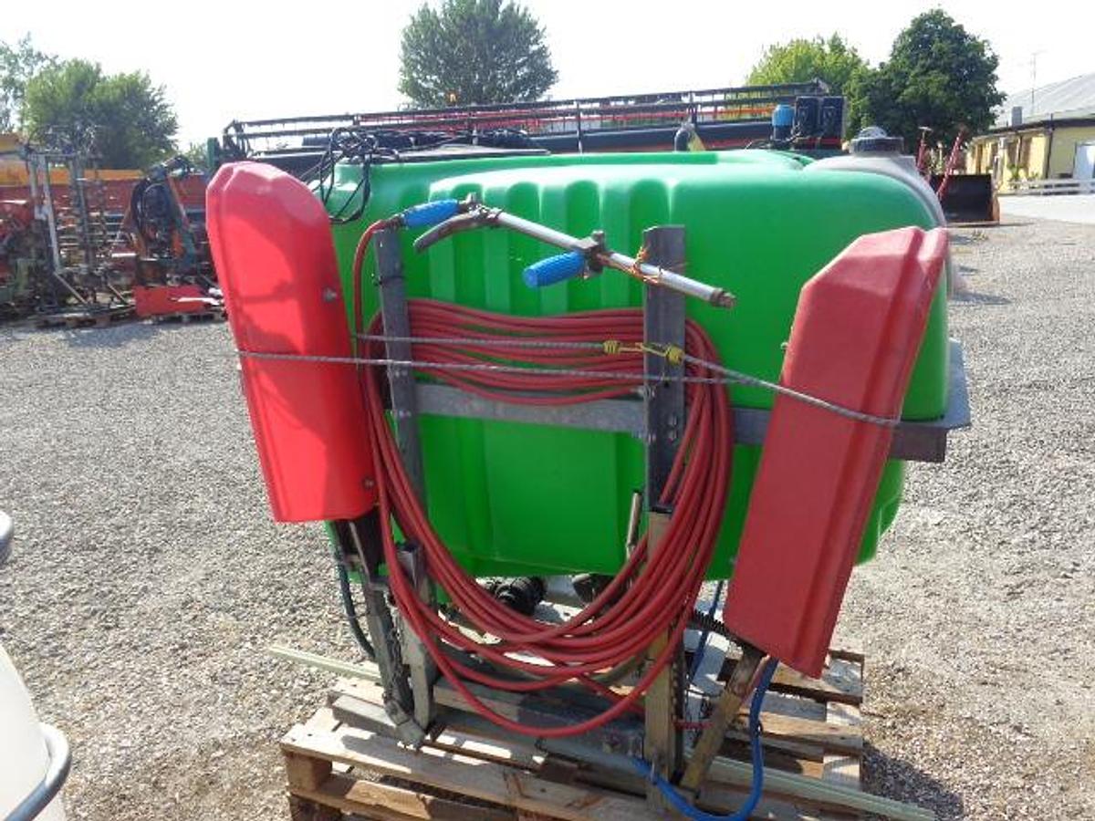 Usato BOTTE PORTATA DA DISERBO LOCALIZZATO