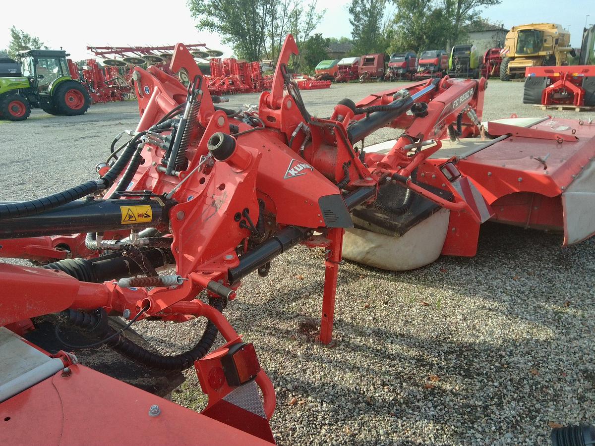 Usato FALCIACONDIZIONATRICE KUHN 9530