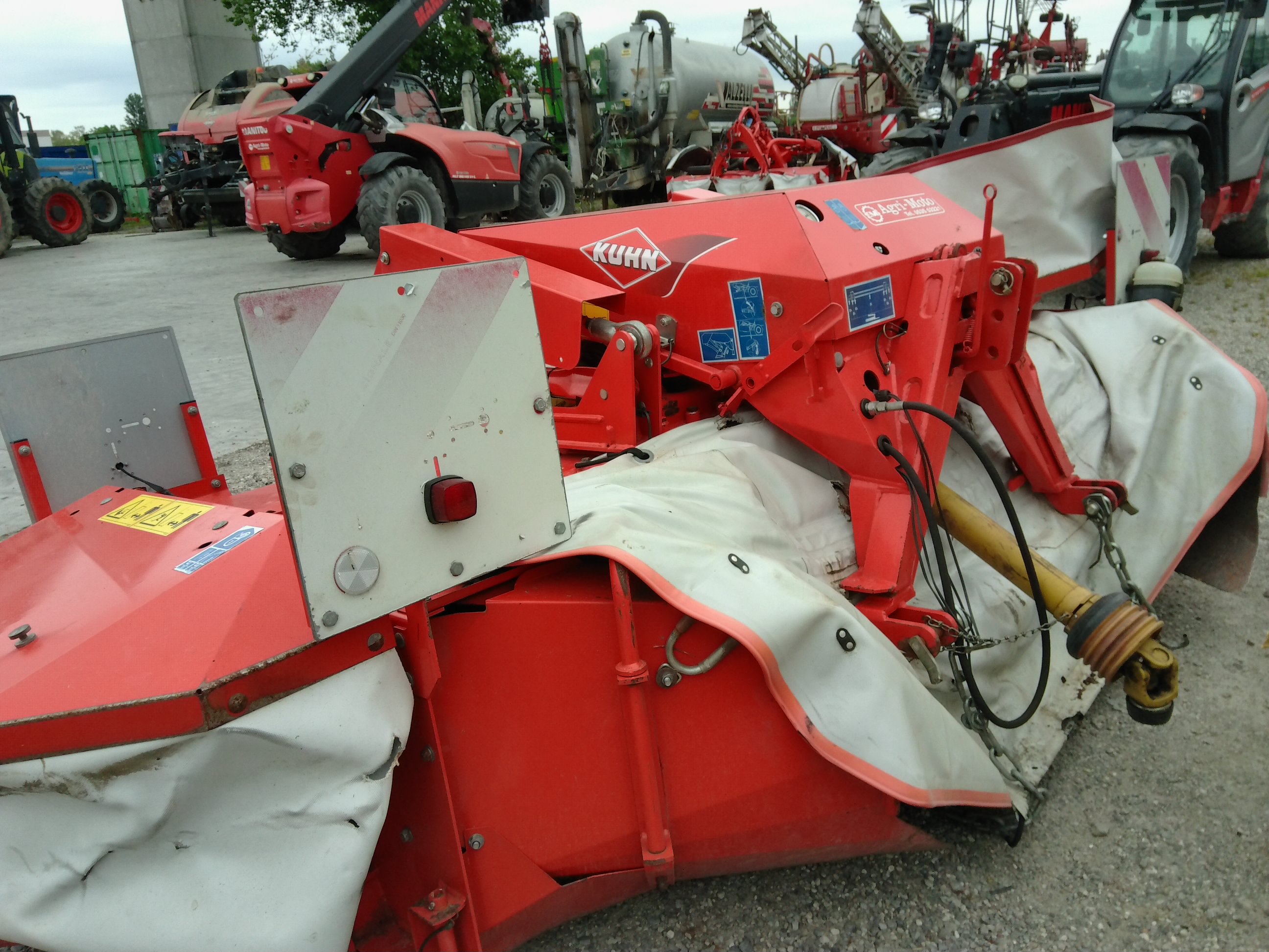 Usato FALCIACONDIZIONATRICE FRONTALE KUHN MOD.313