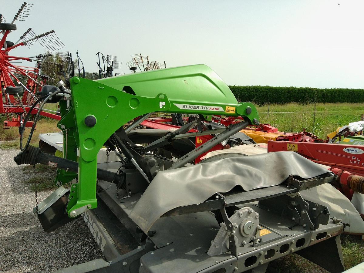 Usato FALCIACONDIZIONATRICE FENDT SLICER 310