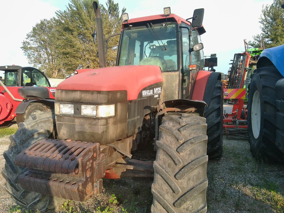 Usato TRATTORE NEW HOLLAND TM 135
