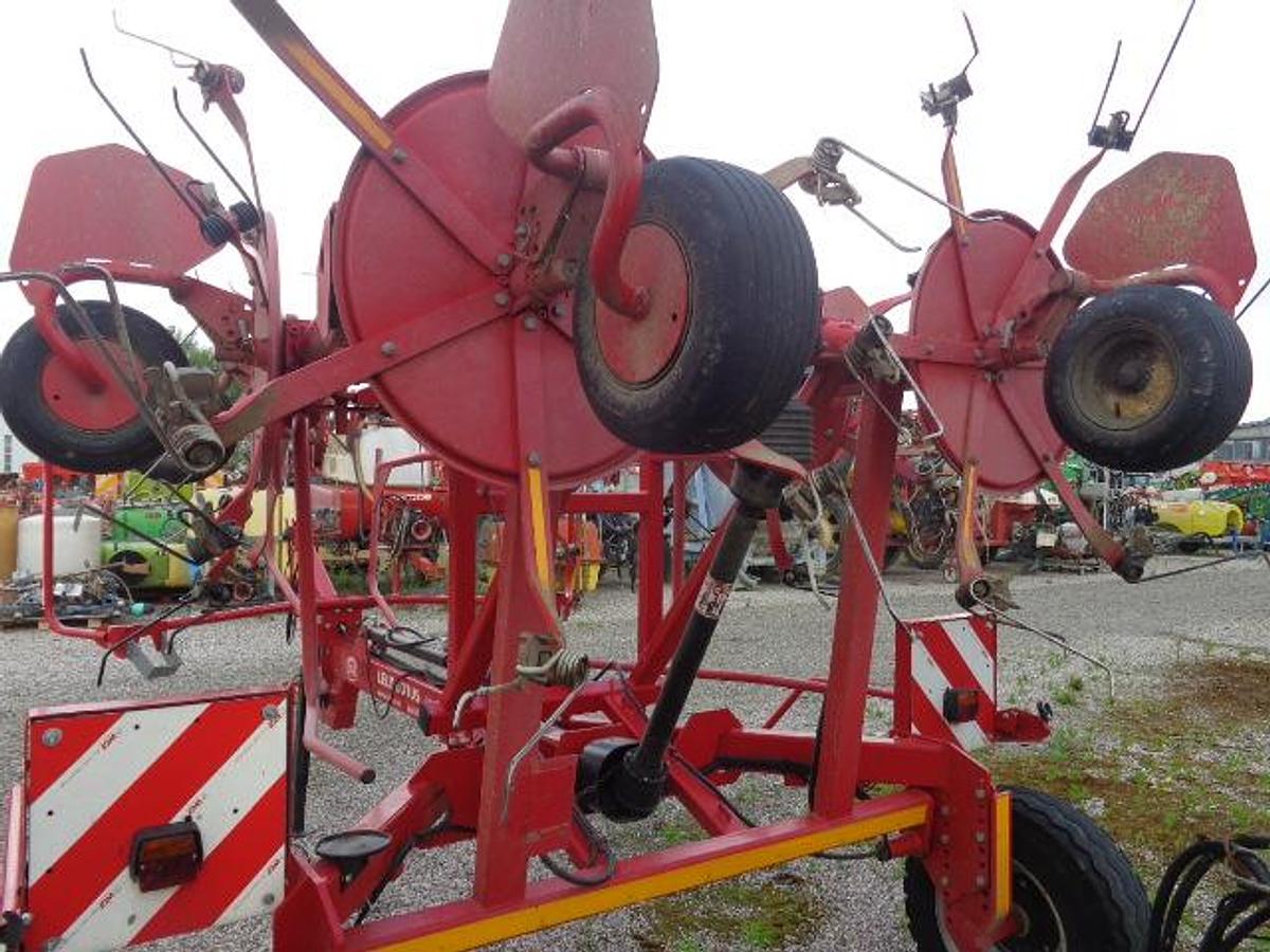 Usato VOLTAFIENO TRAINATO LELY MODELLO 770P LOTUS