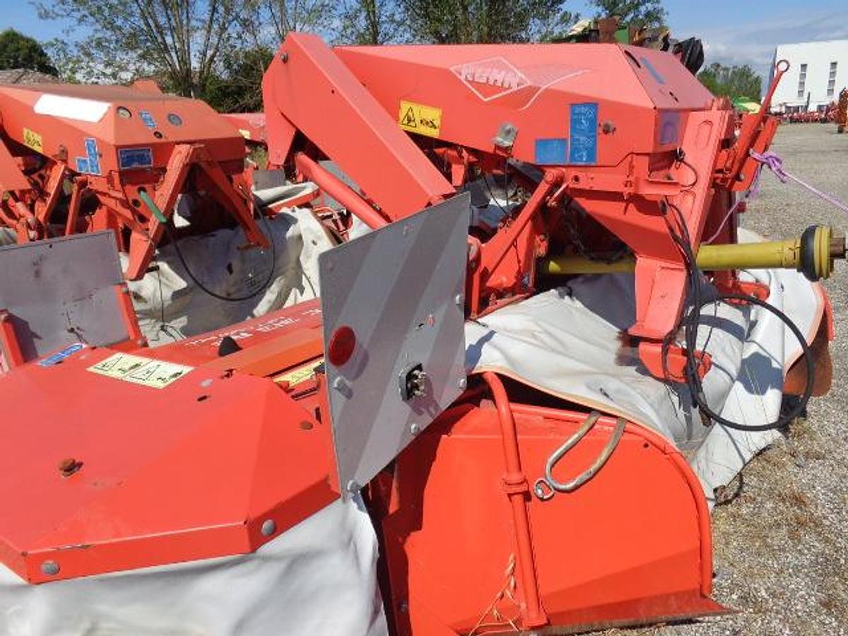 Usato FALCIACONDIZIONATRICE KUHN FC313RF