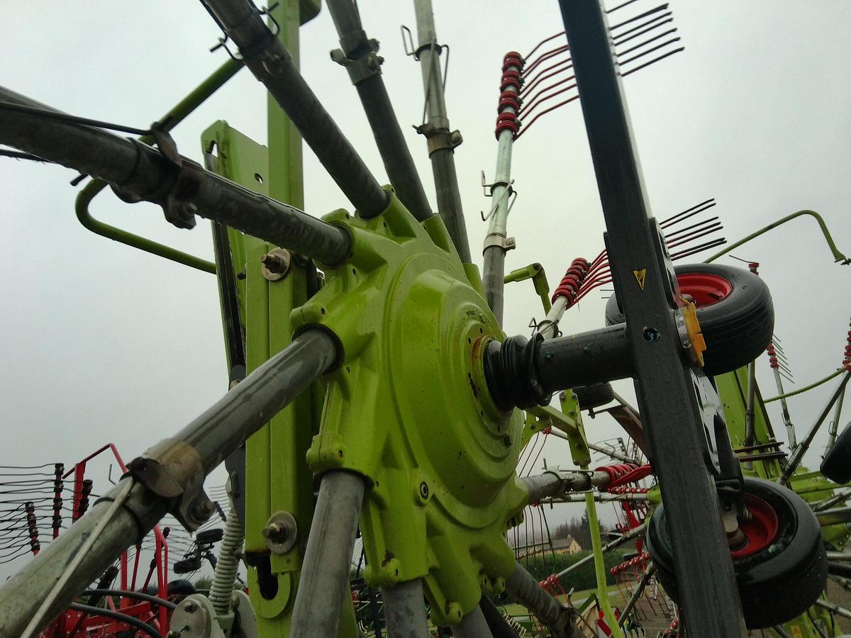 Usato RANGHINATORE CLAAS MOD.LINER 1650 TWIN CON CARDANO.