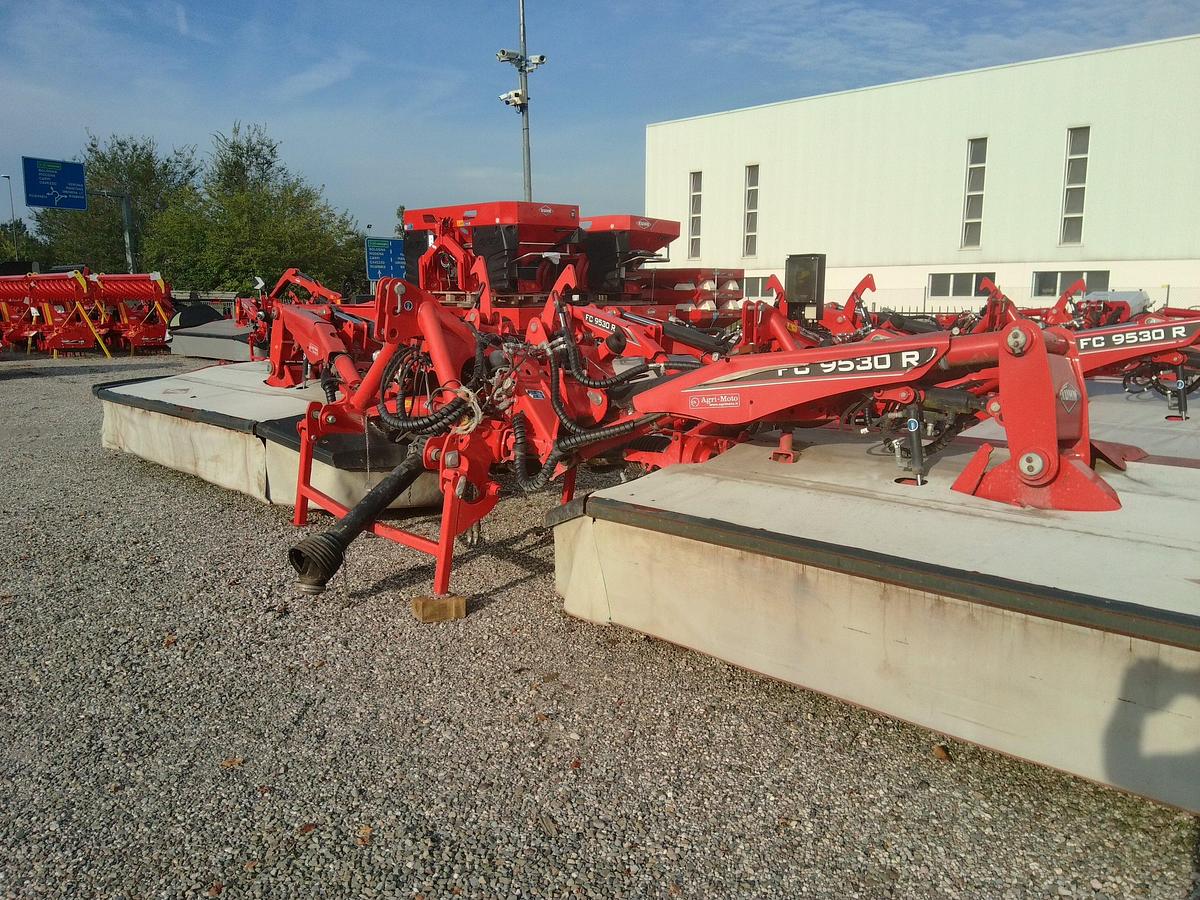 Usato FALCIACONDIZIONATRICE KUHN 9530