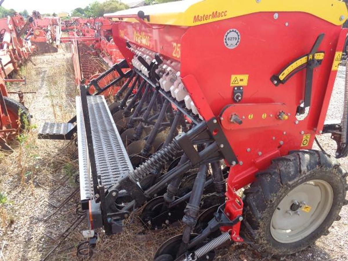 Usato SEMINATRICE MATERMAC DA 2.5 MT A DISCHI