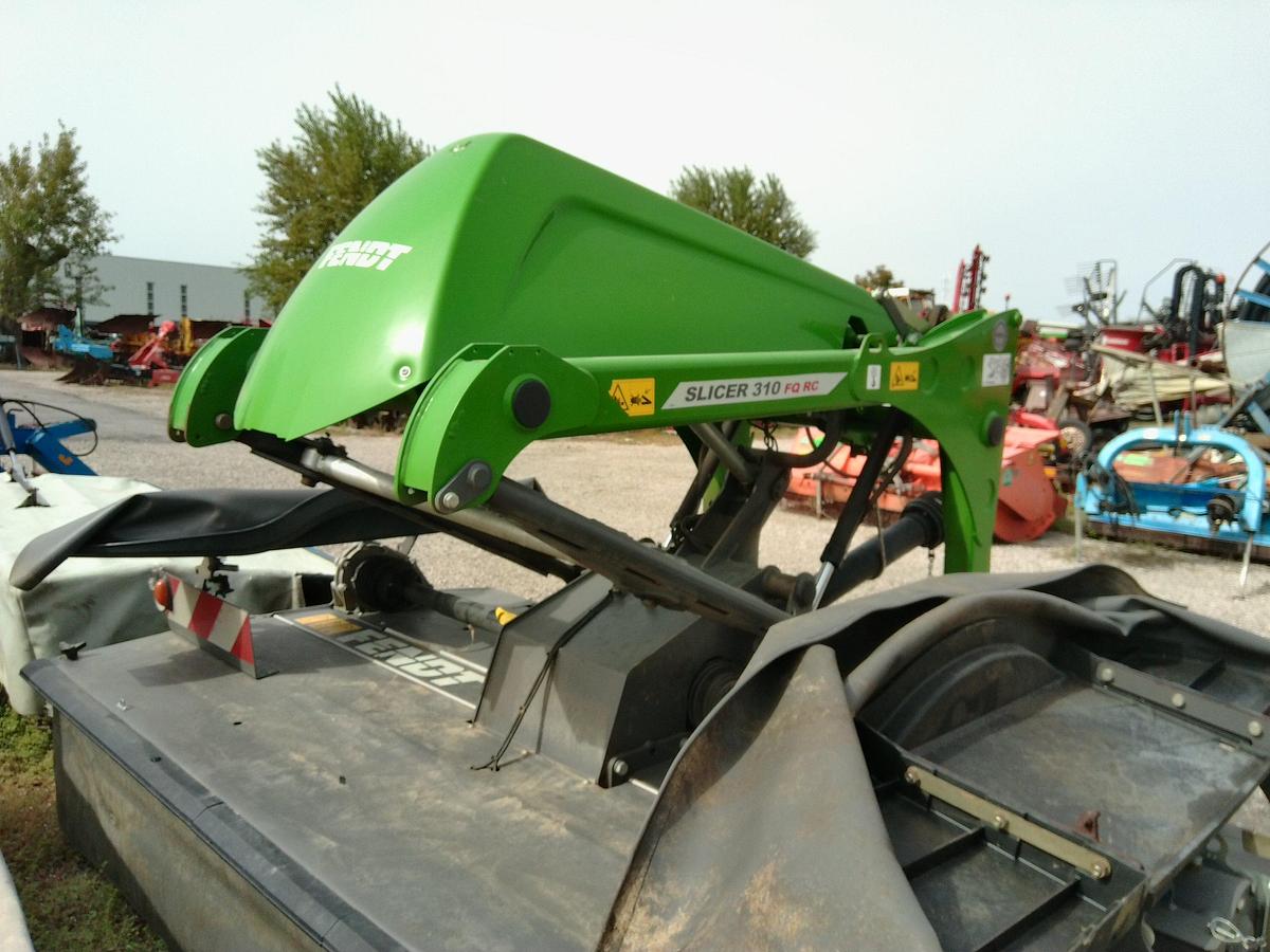 Usato FALCIACONDIZIONATRICE FENDT SLICER 310