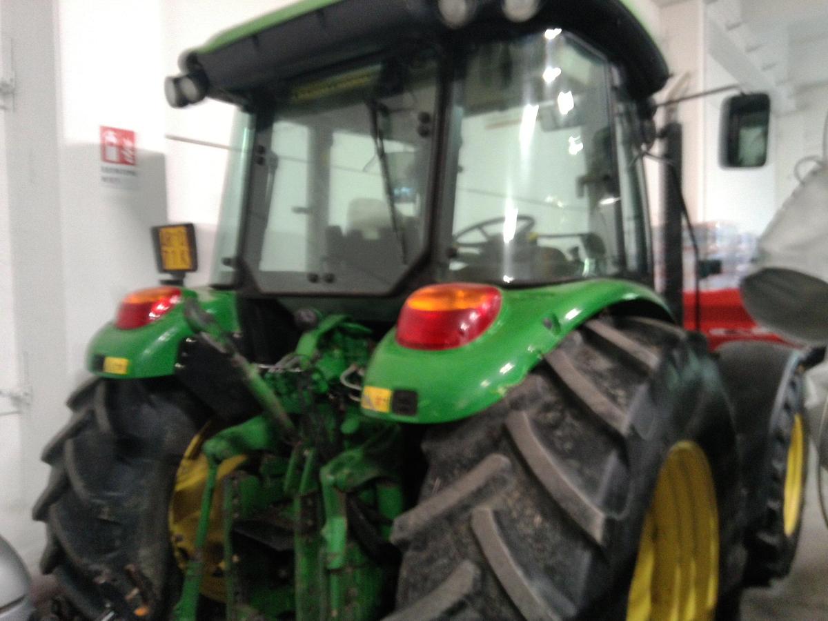 Usato TRATTORE JOHN DEERE MOD.5720