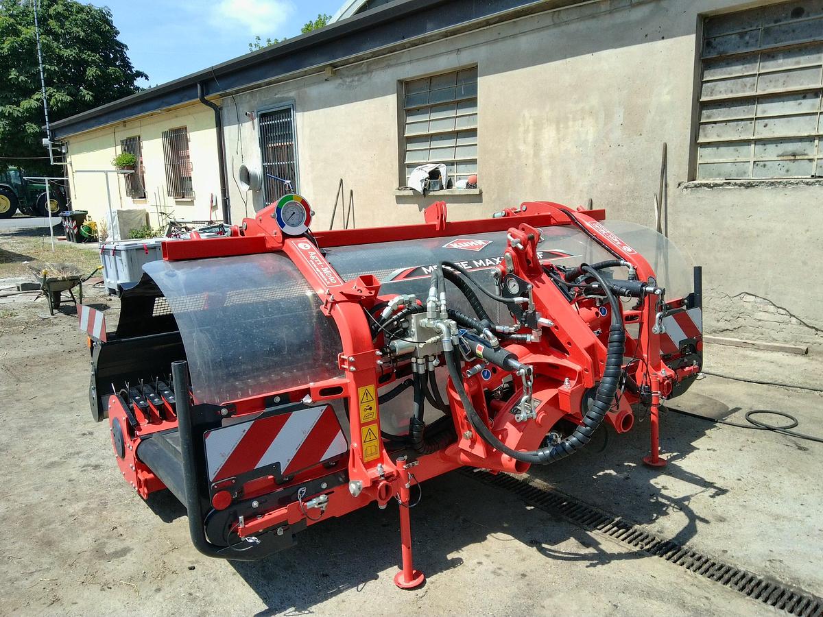 Usato ANDANATORE KUHN A TAPPETO MERGE MAX 440 F