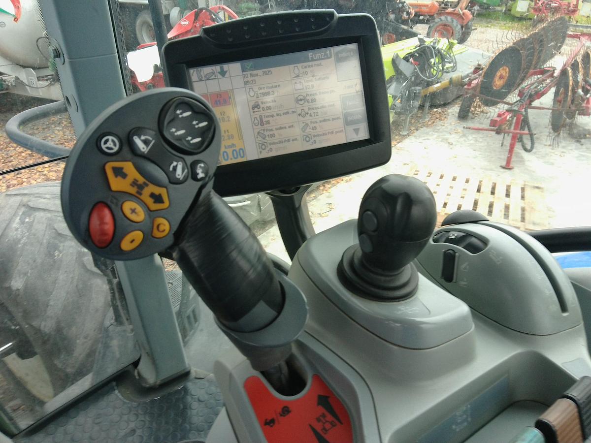 Usato TRATTORE NH T7 200 A.C. - TERZO PUNTO IDRAULICO