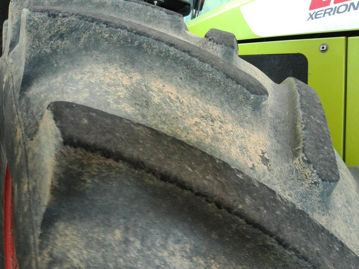 Usato TRATTORE CLAAS TIPO XERION 3800