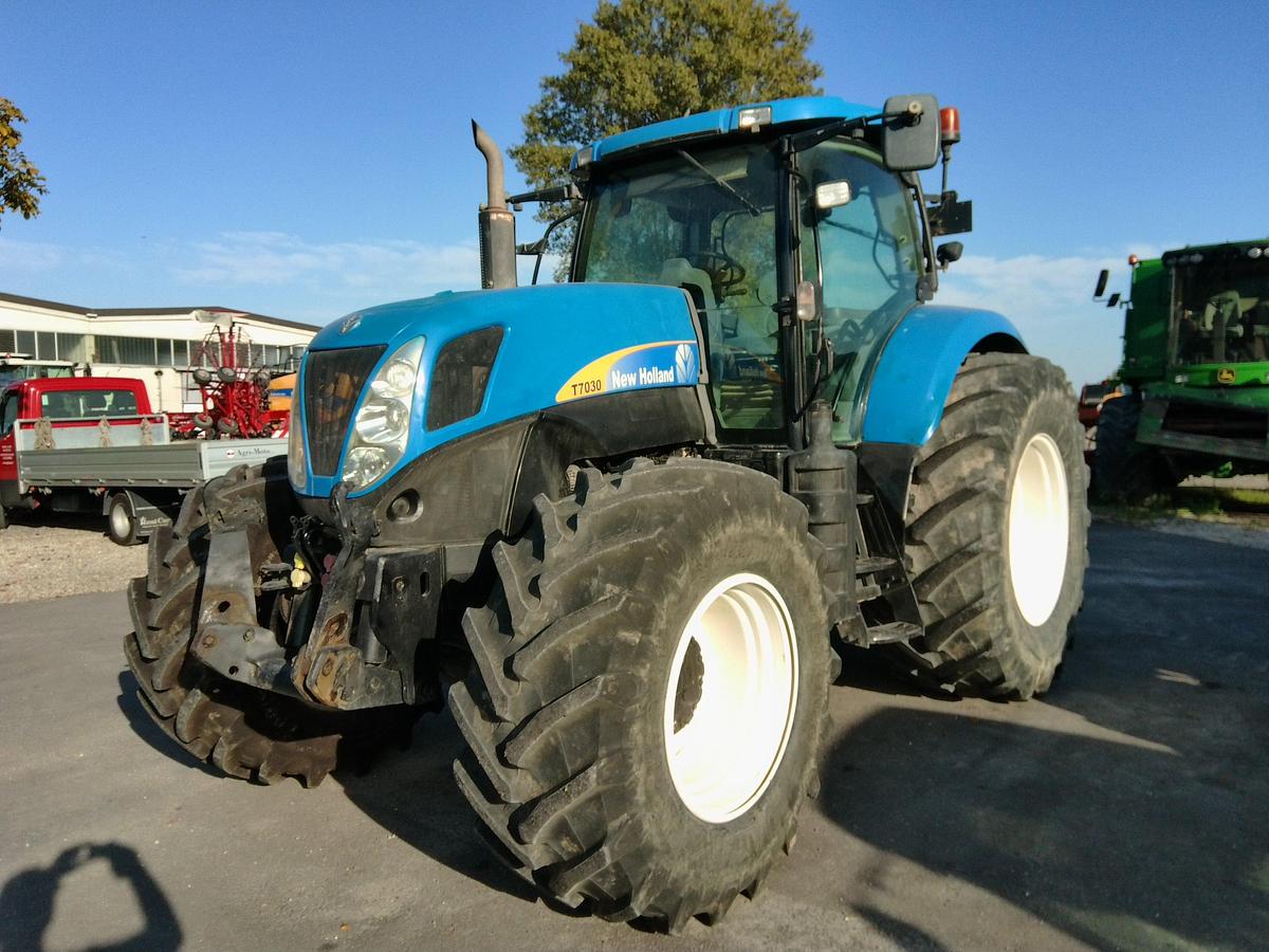 Usato TRATTORE NEW HOLLAND MOD. T 7030