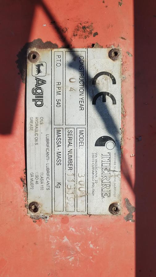 Usato TRINCIA TIERRE COMPLETA DI CARDANO, RULLO, APERTURA IDRAULICA DA MT 3 DI LAVORO.