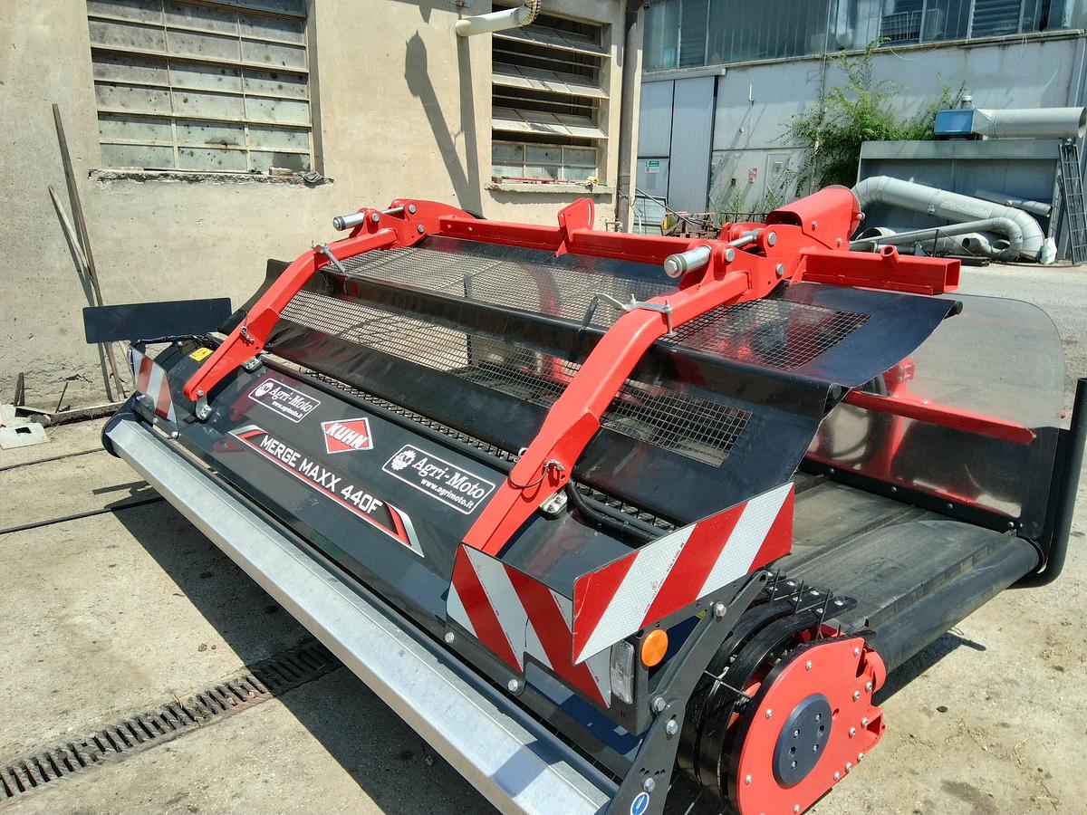 Usato ANDANATORE KUHN A TAPPETO MERGE MAX 440 F