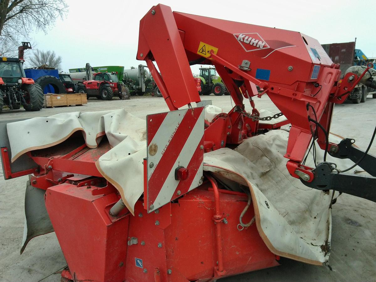 Usato FALCIACONDIZIONATRICE KUHN FC 313 CON RULLI