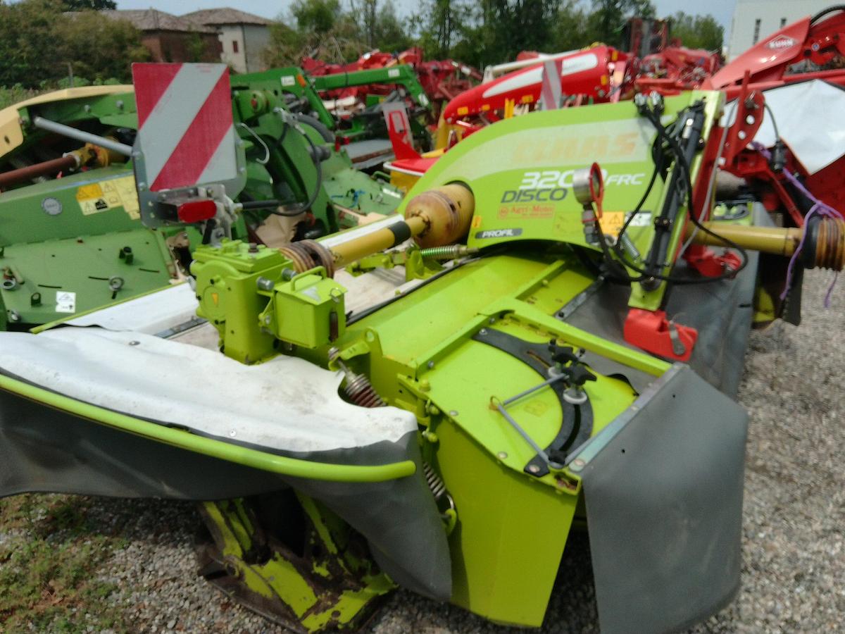 Usato FALCIACONDIZIONATRICE CLAAS TIPO DISCO 3200 FRC FRONTALE