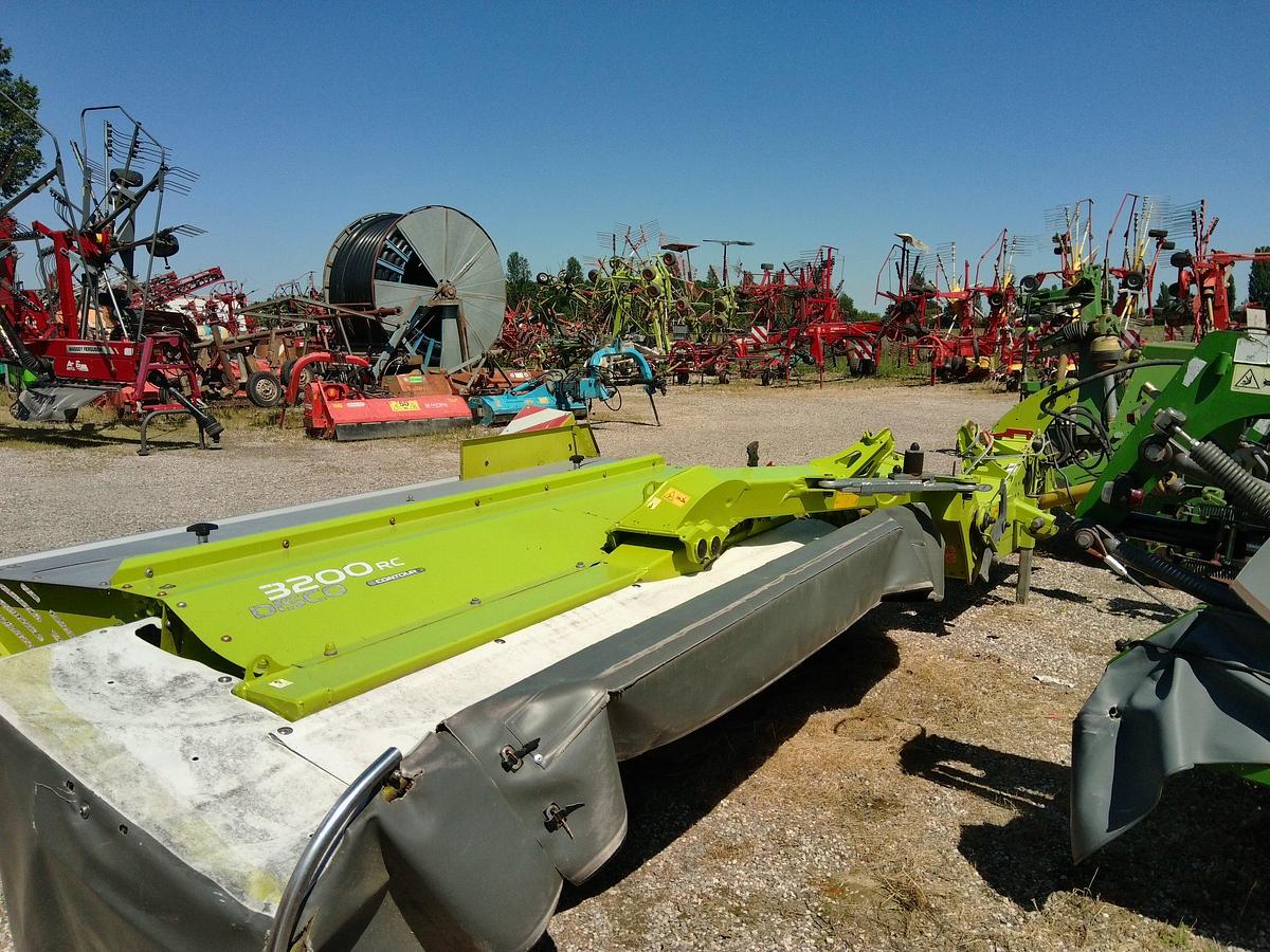 Usato FALCIACONDIZIONATRICE LATERALE CLAAS DISCO 3200 RC