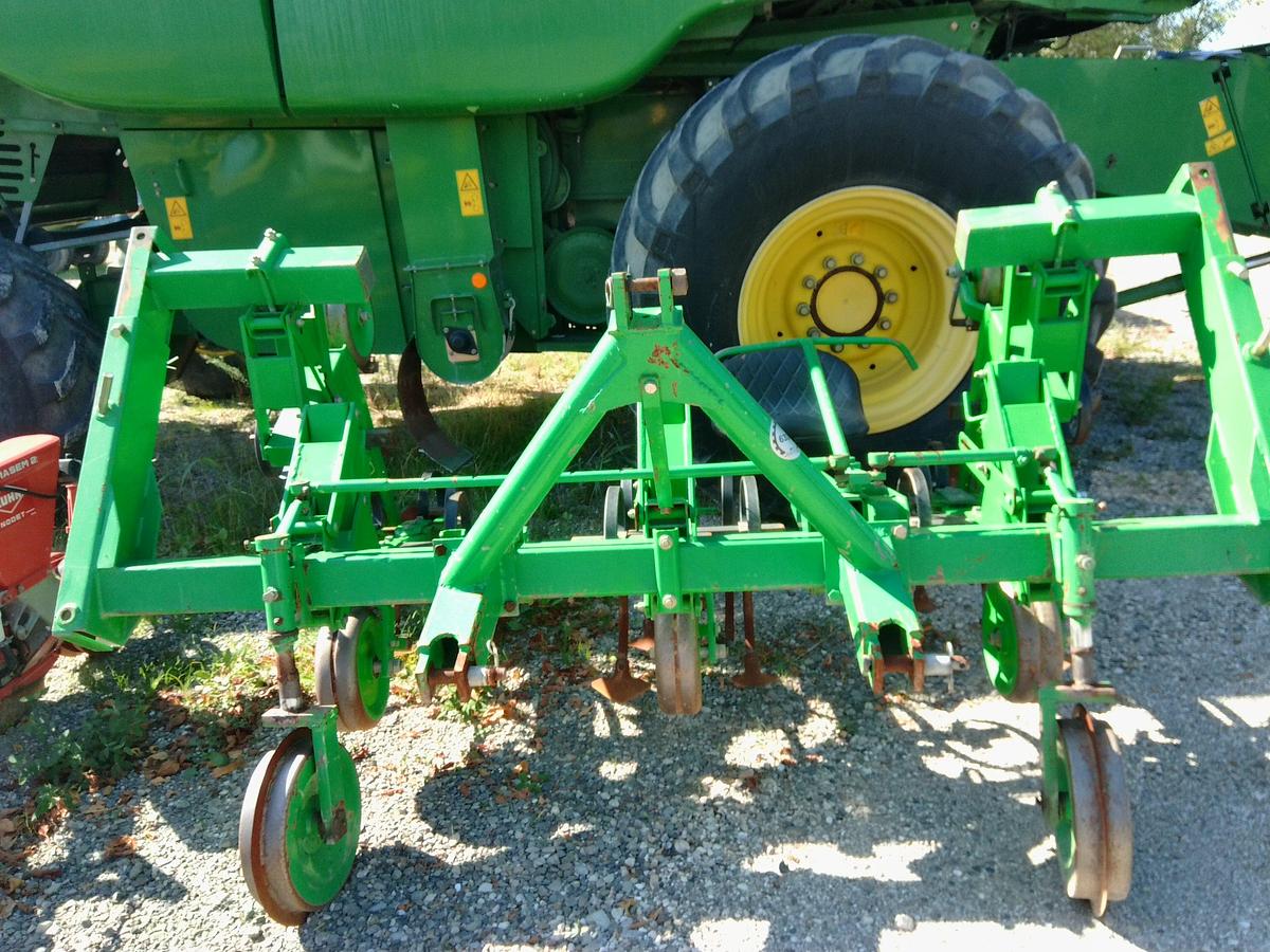 Usato SARCHIATORE SFOGGIA 4+2 CON MOLLE E RUOTE