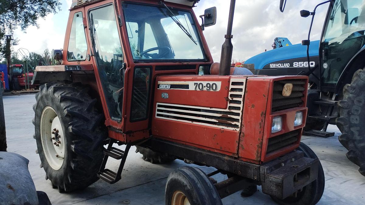 Usato TRATTORE FIAT 70/90 2RM CON CABINA