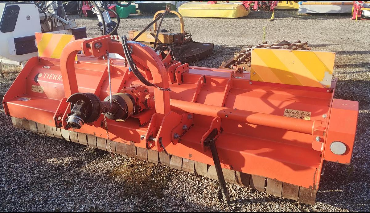 Usato TRINCIA TIERRE 300