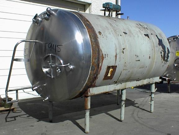 Usado 2000 GALLON STORAGE TANK.  CP SERIAL 2974