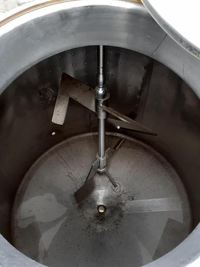 Usado Depósito de inox de 1000 L com misturador