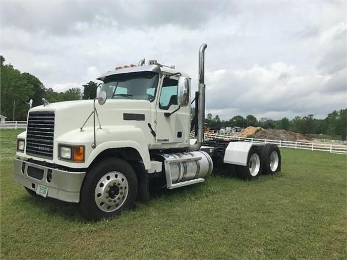 Used 2014 MACK PINNACLE CHU613