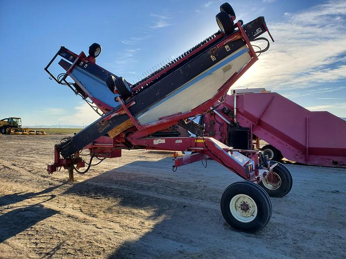 Used Oxbo 1416 Hay Merger